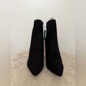 NWT Vepose Faux Suede Ankle‎ Boots in Black - Size 7